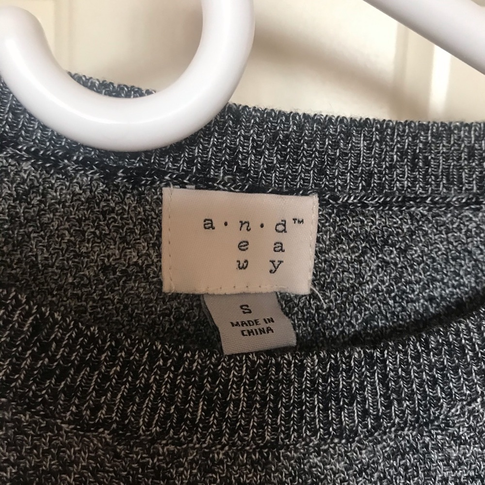 Andeawy Ruffle Sweater top - Picture 3 of 3